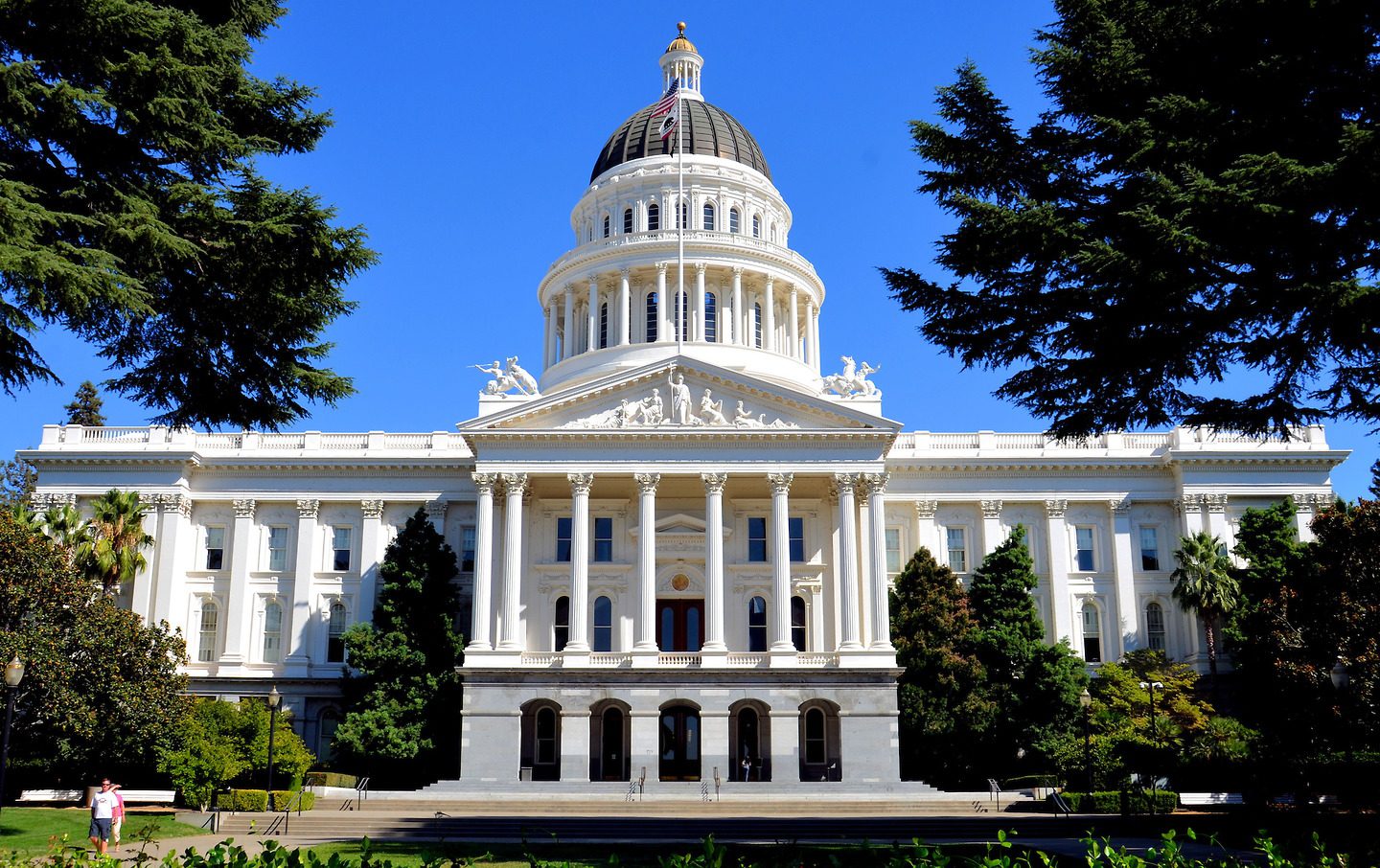 Análisis: ¿Cómo afectará la propuesta de presupuesto del gobernador Newsom a los niños pequeños y las familias de California?