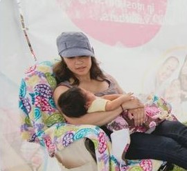 처음 5 개 LA와 모유 수유 LA가 모유 수유 엄마를 지원하기위한 리소스 공유