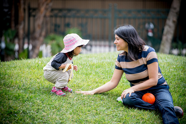 Adoptar una postura: como niña, madre y defensora