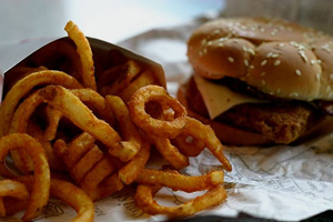 Sapat ba ang Pag-ban sa Fast-Food upang Bawasan ang Mga Rate ng labis na Katabaan?