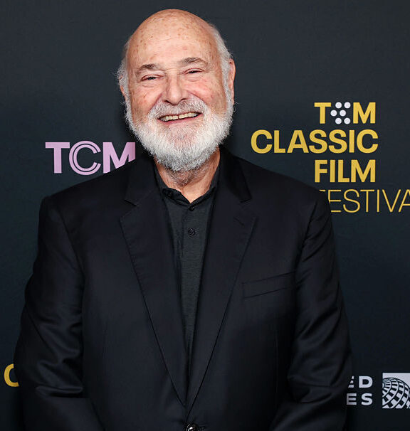 퍼스트 5 LA는 영화계의 전설이자 유아 교육 옹호자였던 롭 라이너의 별세에 깊은 애도를 표했습니다.